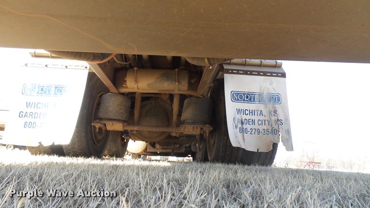 image for item DA0424 1990 Ford L9000 fuel truck