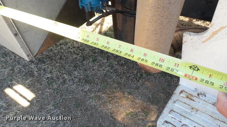 image for item DA0424 1990 Ford L9000 fuel truck