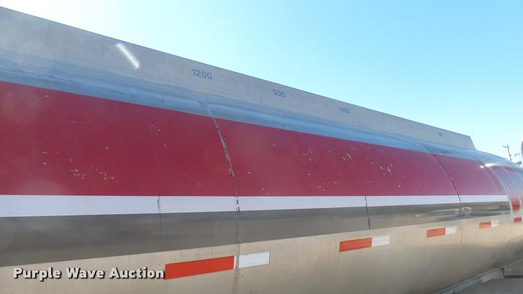 image for item DA0424 1990 Ford L9000 fuel truck