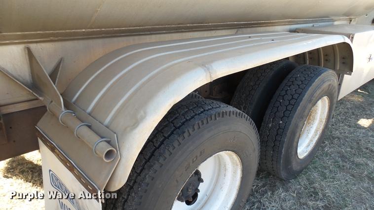 image for item DA0424 1990 Ford L9000 fuel truck