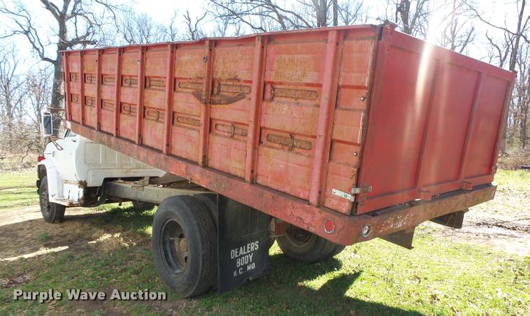 image for item DA2572 1976 Chevrolet C60 grain truck