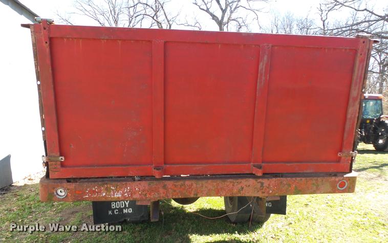 image for item DA2572 1976 Chevrolet C60 grain truck