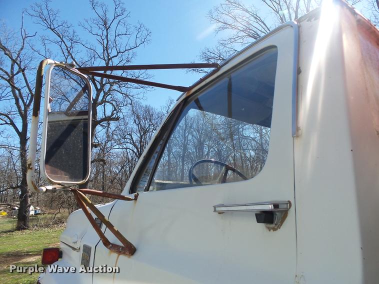 image for item DA2572 1976 Chevrolet C60 grain truck