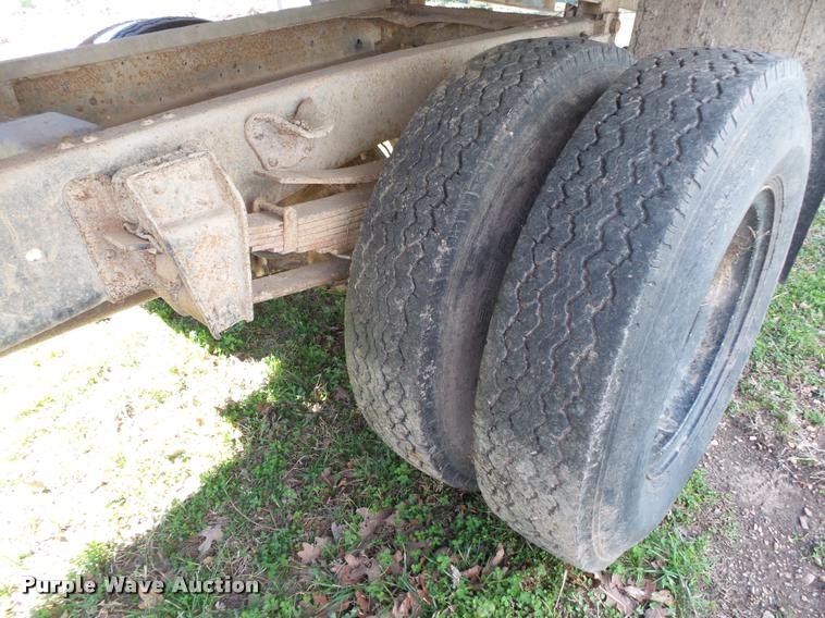 image for item DA2572 1976 Chevrolet C60 grain truck