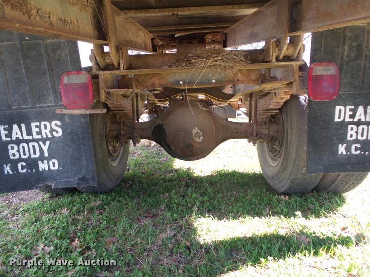 image for item DA2572 1976 Chevrolet C60 grain truck