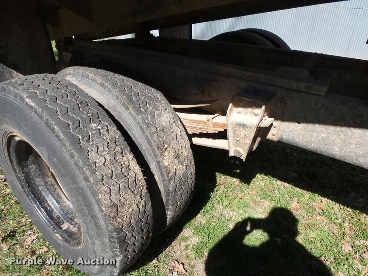 image for item DA2572 1976 Chevrolet C60 grain truck