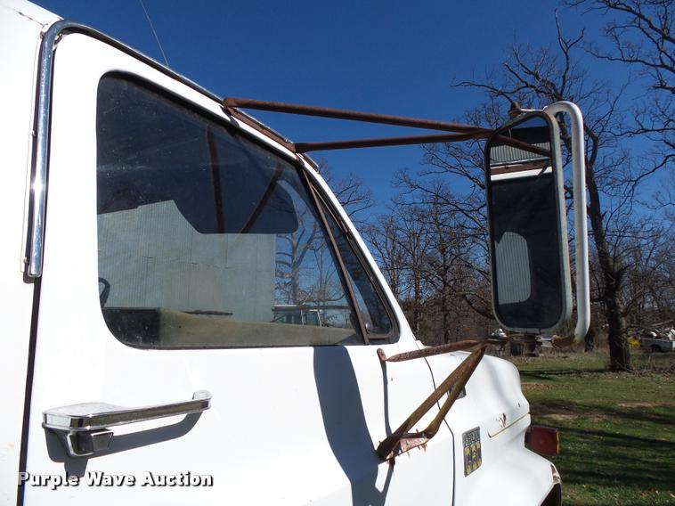 image for item DA2572 1976 Chevrolet C60 grain truck