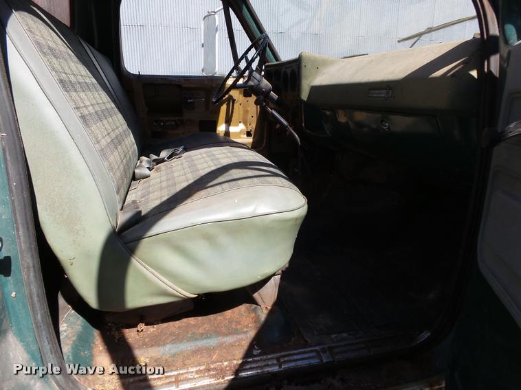 image for item DA2572 1976 Chevrolet C60 grain truck