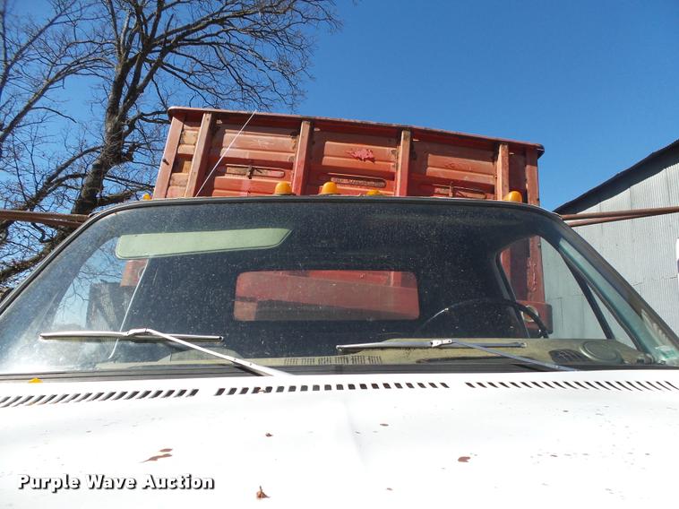 image for item DA2572 1976 Chevrolet C60 grain truck