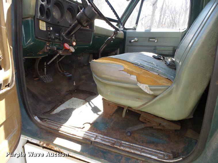 image for item DA2572 1976 Chevrolet C60 grain truck