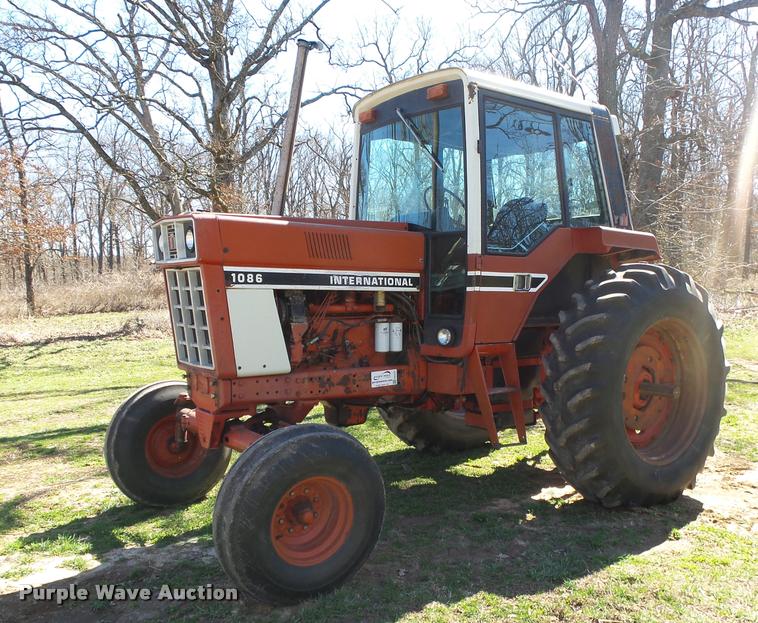 image for item DA2575 1976 International 1086 tractor