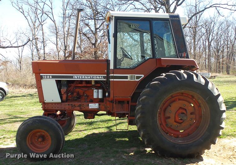 image for item DA2575 1976 International 1086 tractor