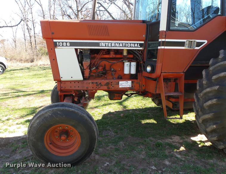 image for item DA2575 1976 International 1086 tractor
