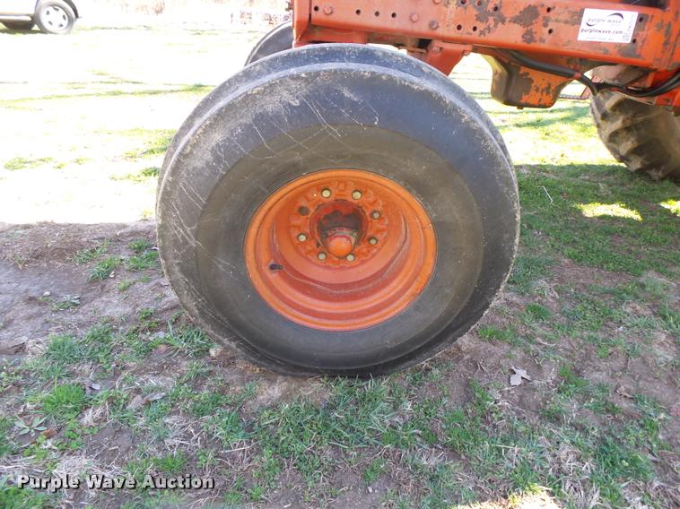 image for item DA2575 1976 International 1086 tractor