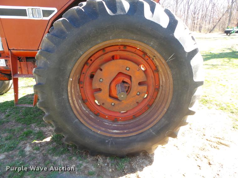 image for item DA2575 1976 International 1086 tractor