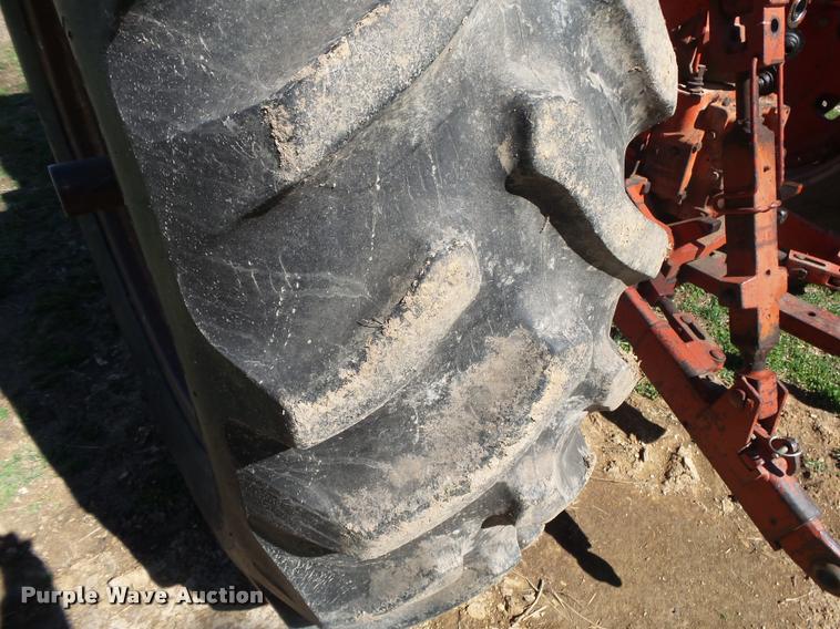 image for item DA2575 1976 International 1086 tractor