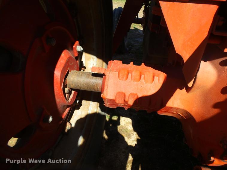 image for item DA2575 1976 International 1086 tractor