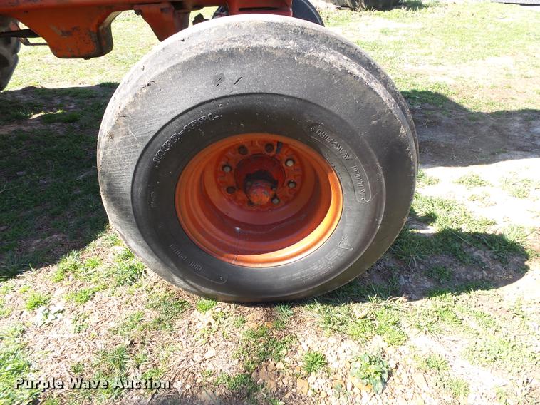 image for item DA2575 1976 International 1086 tractor