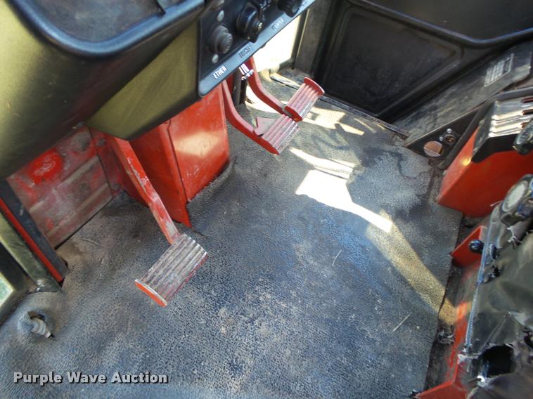 image for item DA2575 1976 International 1086 tractor