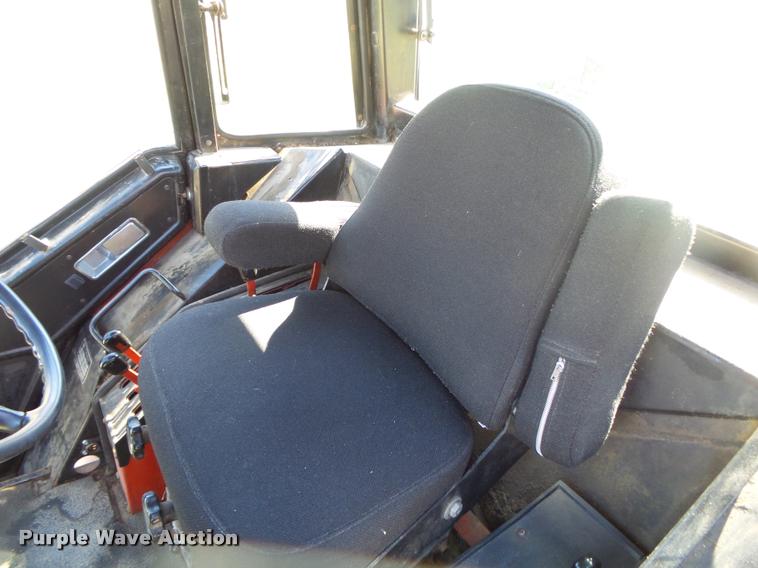 image for item DA2575 1976 International 1086 tractor