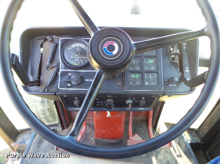image for item DA2575 1976 International 1086 tractor