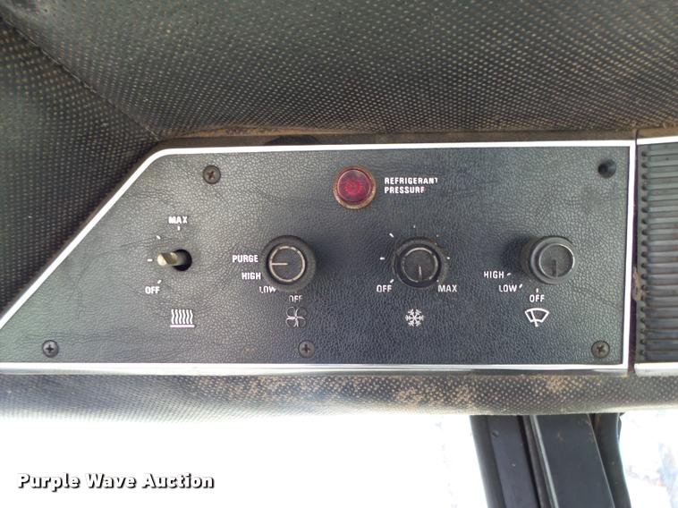 image for item DA2575 1976 International 1086 tractor