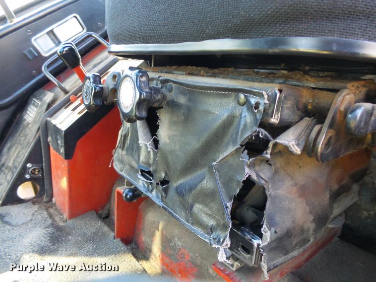 image for item DA2575 1976 International 1086 tractor