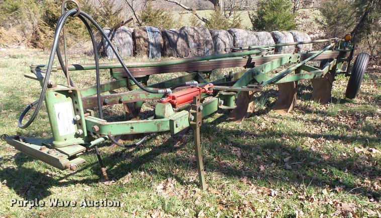 image for item DA2576 John Deere five bottom plow