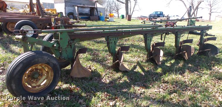 image for item DA2576 John Deere five bottom plow