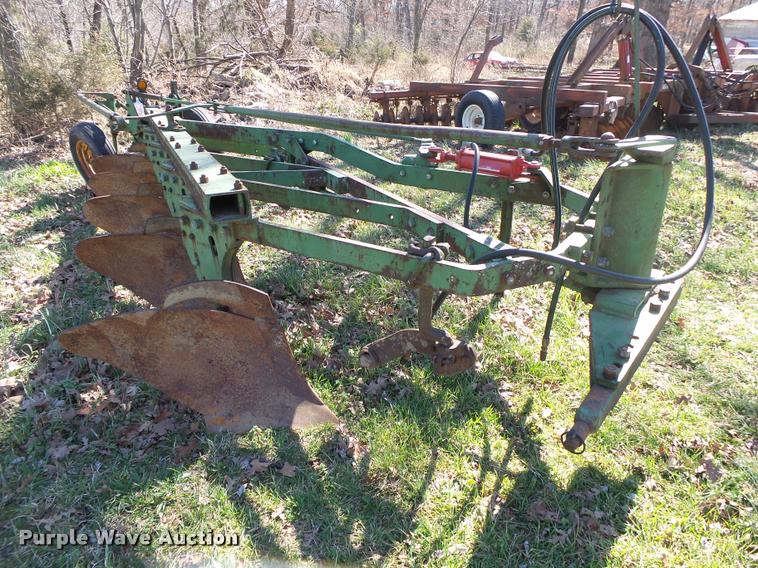 image for item DA2576 John Deere five bottom plow