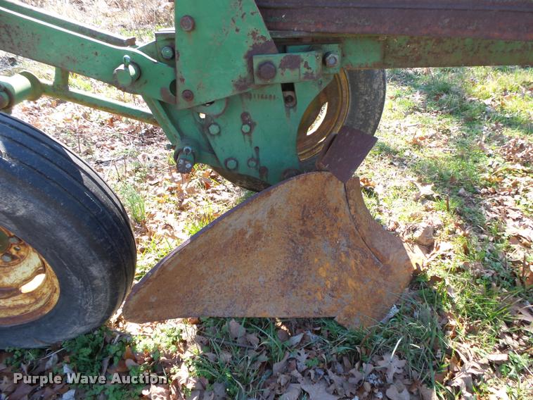 image for item DA2576 John Deere five bottom plow