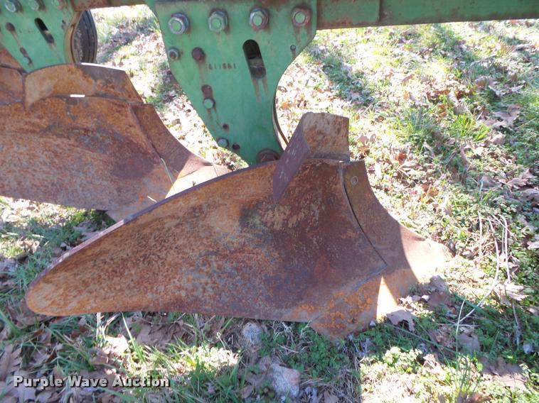 image for item DA2576 John Deere five bottom plow