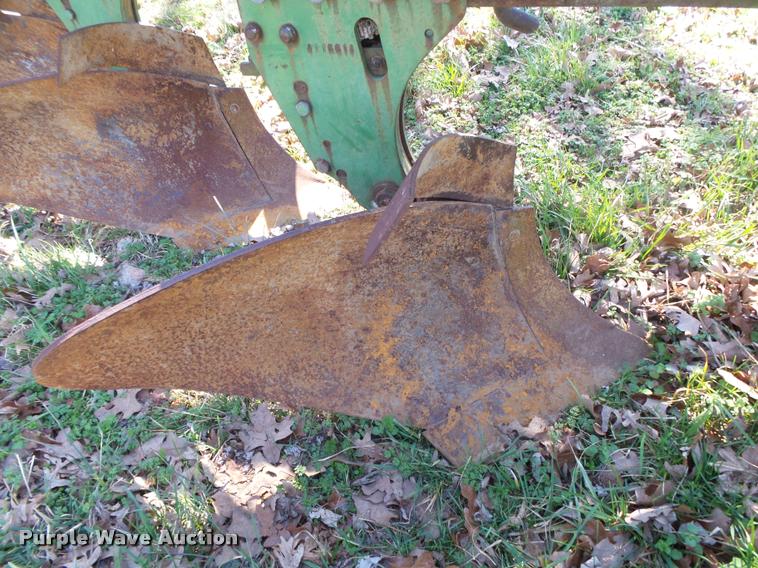 image for item DA2576 John Deere five bottom plow