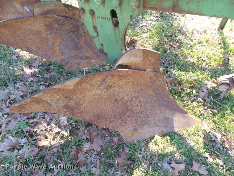 image for item DA2576 John Deere five bottom plow