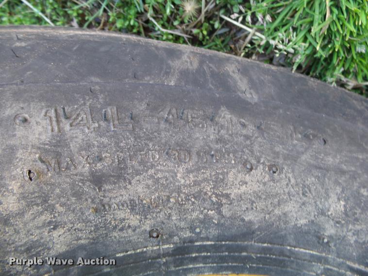 image for item DA2581 1978 Massey-Ferguson 2775 tractor