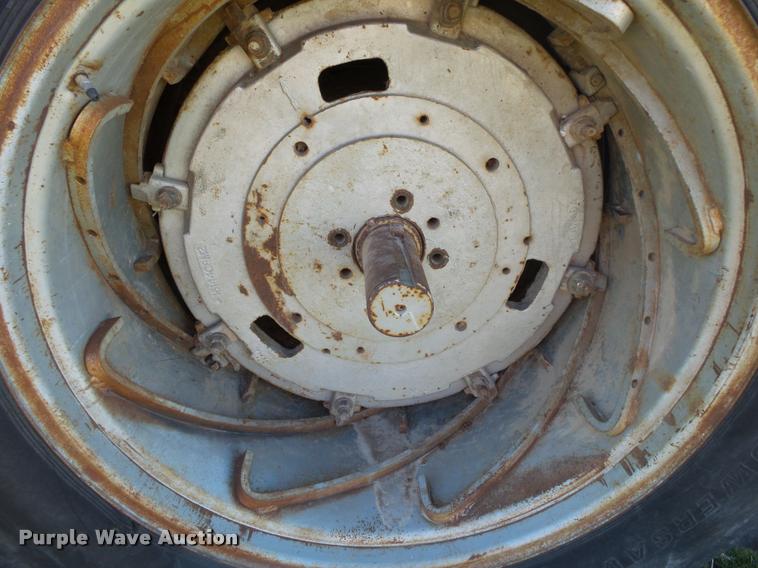 image for item DA2581 1978 Massey-Ferguson 2775 tractor