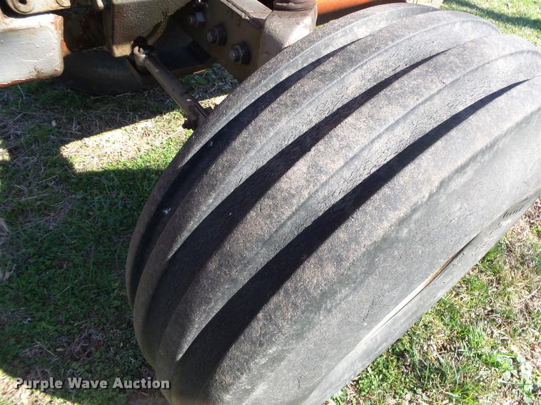 image for item DA2581 1978 Massey-Ferguson 2775 tractor