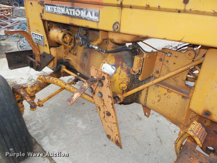 image for item DA7428 International 2404 LoBoy tractor