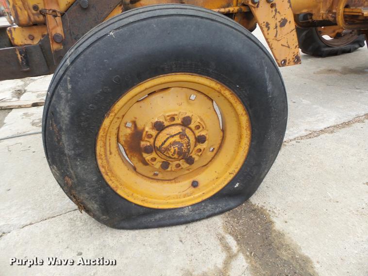 image for item DA7428 International 2404 LoBoy tractor