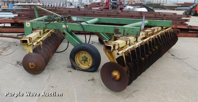 image for item DA7435 John Deere 340 off-set disk