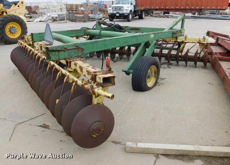 image for item DA7435 John Deere 340 off-set disk