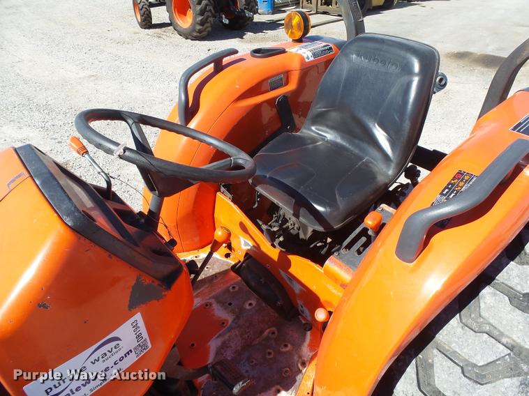 image for item DB1943 Kubota L4400 MFWD tractor