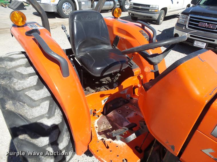 image for item DB1943 Kubota L4400 MFWD tractor