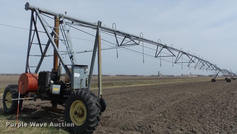 image for item DB3811 1996 T&L hydraulic drive linear move irrigator