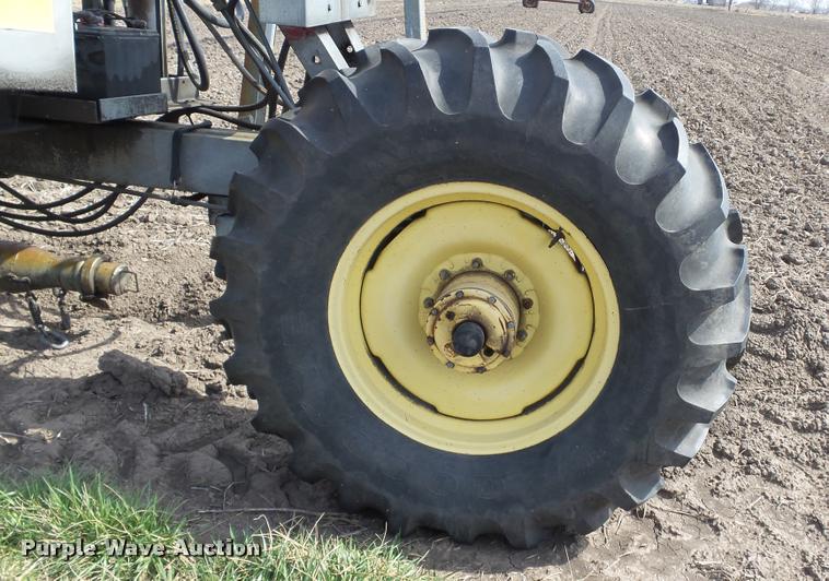 image for item DB3811 1996 T&L hydraulic drive linear move irrigator