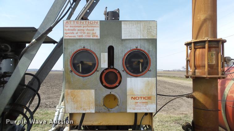 image for item DB3811 1996 T&L hydraulic drive linear move irrigator