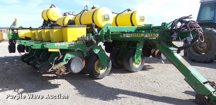 image for item DB3829 2001 John Deere 1780 split row planter