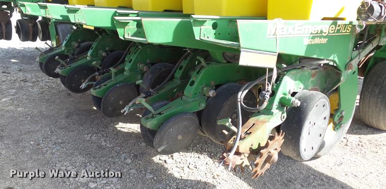 image for item DB3829 2001 John Deere 1780 split row planter