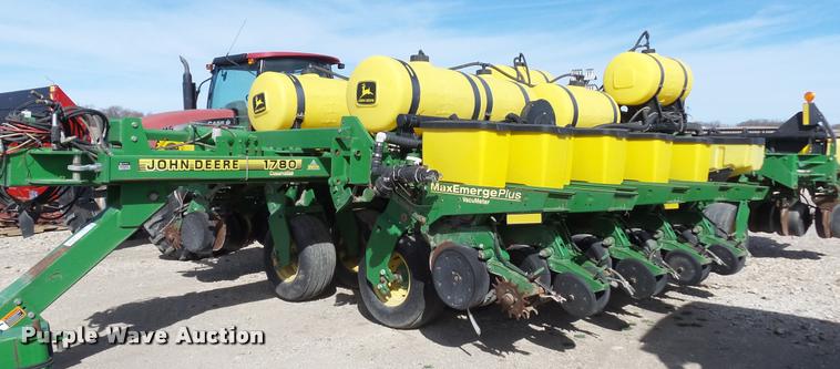 image for item DB3829 2001 John Deere 1780 split row planter