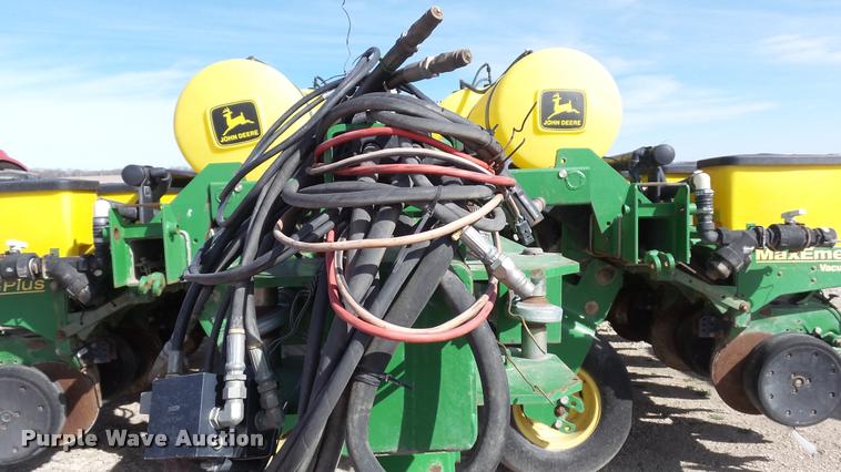 image for item DB3829 2001 John Deere 1780 split row planter